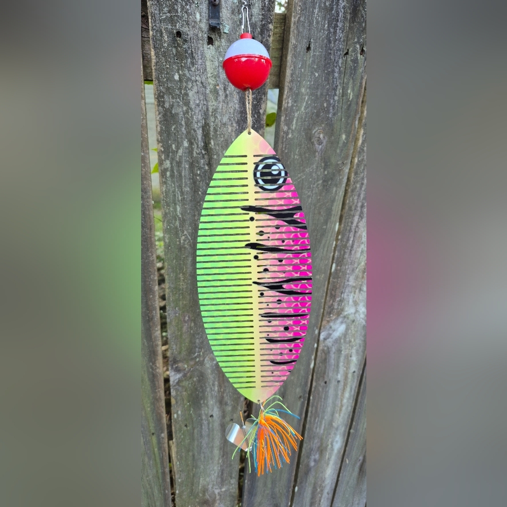 Vibrant Fish Lure Windspinner with Red and Green Design